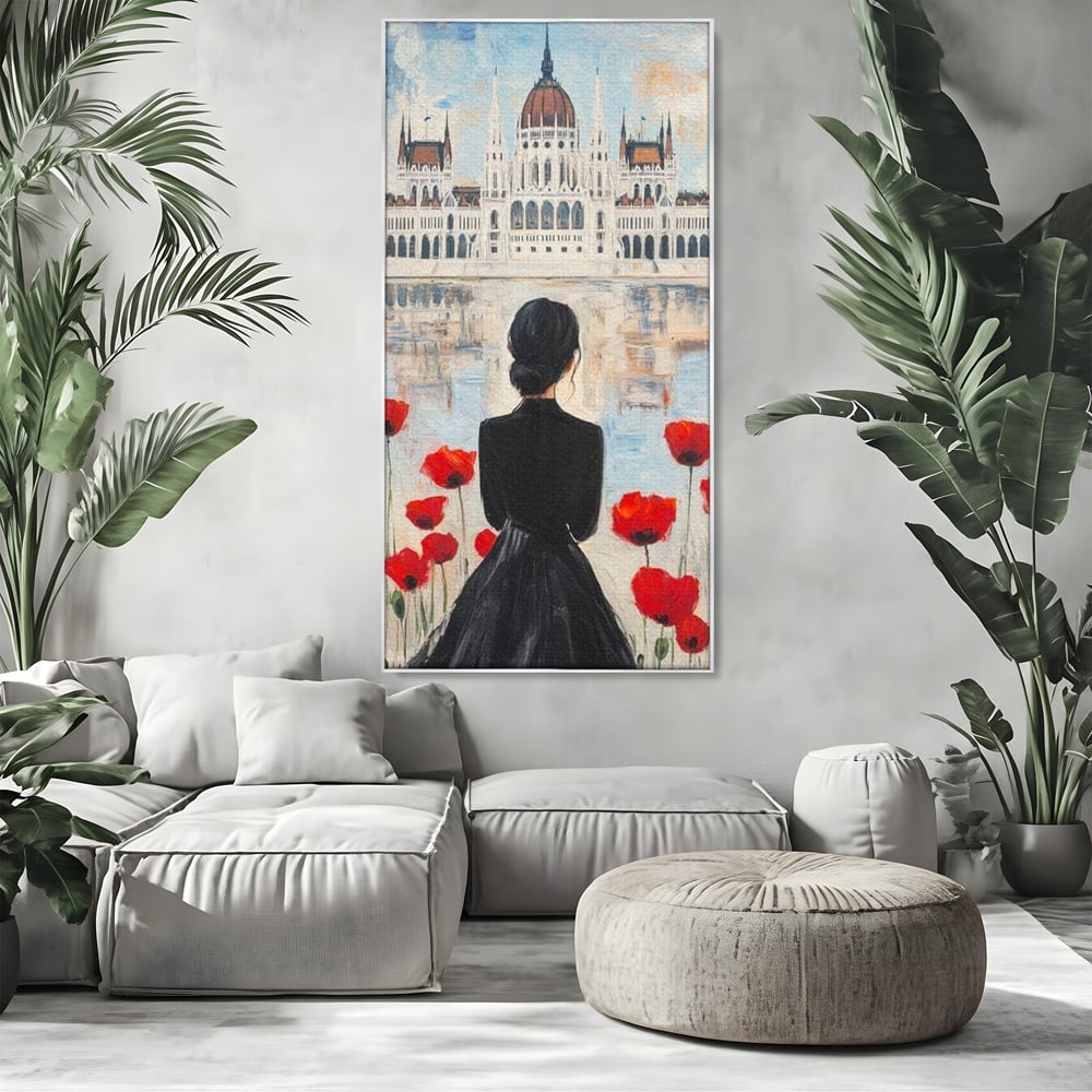 Tablou canvas cu tablou canvas cu femeie si maci, in rama de aluminiu argintiu, pe perete intr-un living